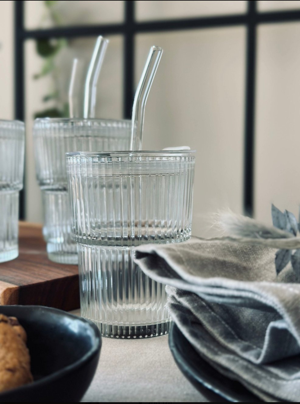 Latte glass with lid and straw